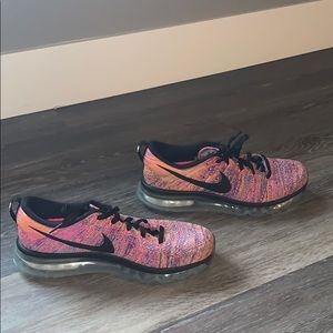 Nike women’s flyknit max